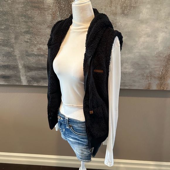 Women’s Billabong Hooded Vest - Picture 3 of 7